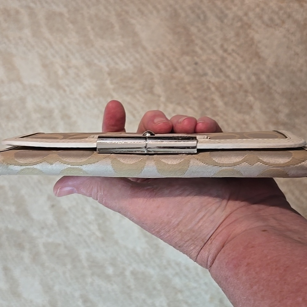 Coach Signature Elegant Beige & Cream Wallet - Picture 12 of 12